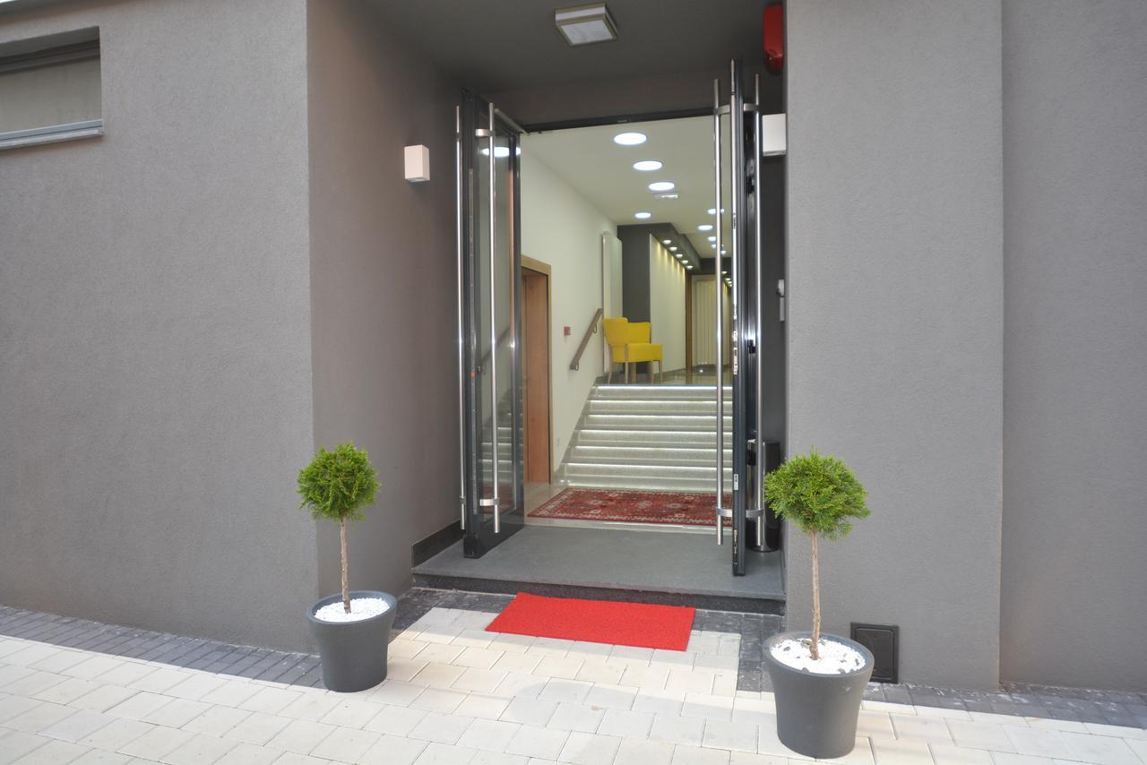 Apart Hotel Family SJJ Esterno foto